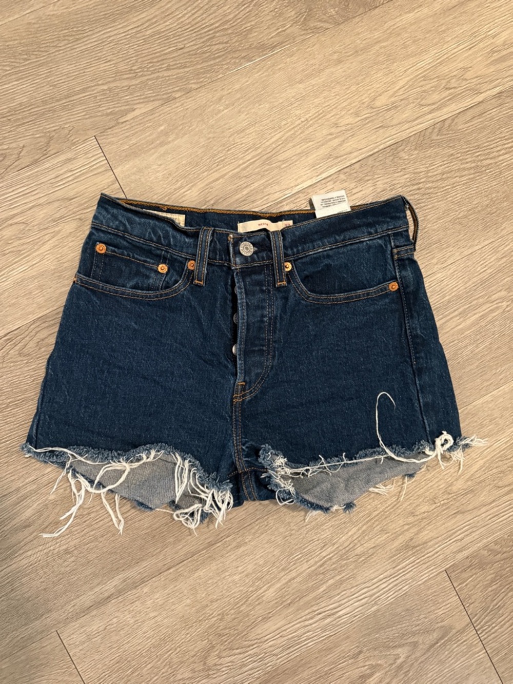 Levi’s wedgie size 27 Dark Blue Denim shorts - EUC -daisydukes